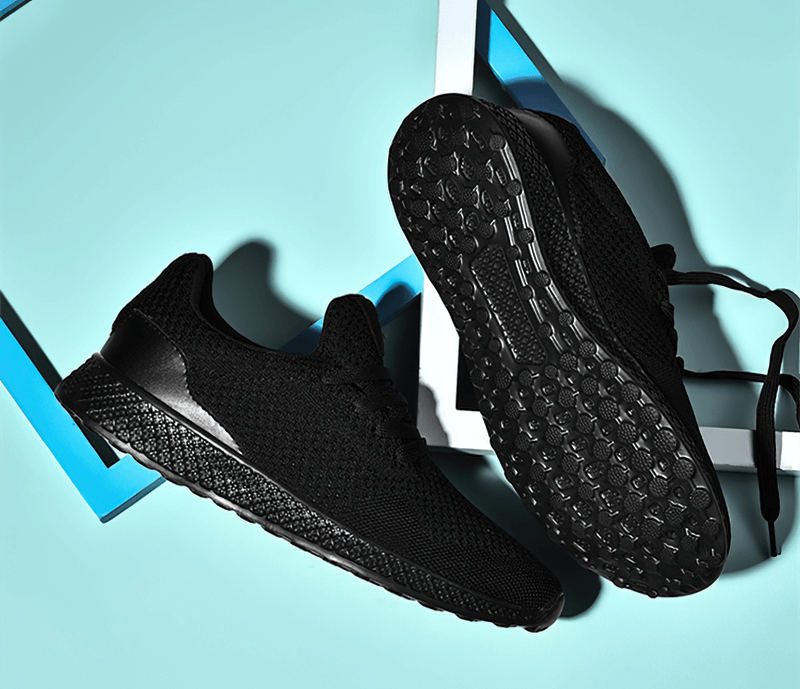 Black lightweight mesh men's outdoor training shoes SF1345 with rubber outsole and EVA insole on a stylish background.