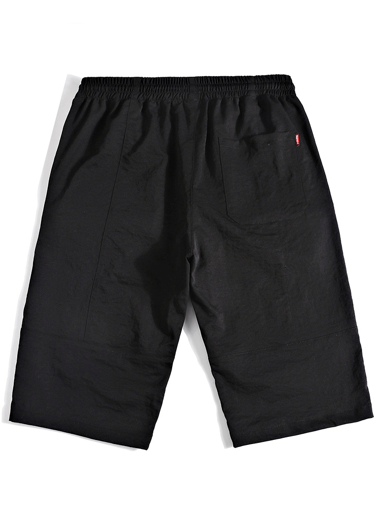 Black loose breathable drawstring calf-length shorts for men with pockets, made of lightweight materials for comfort and style.