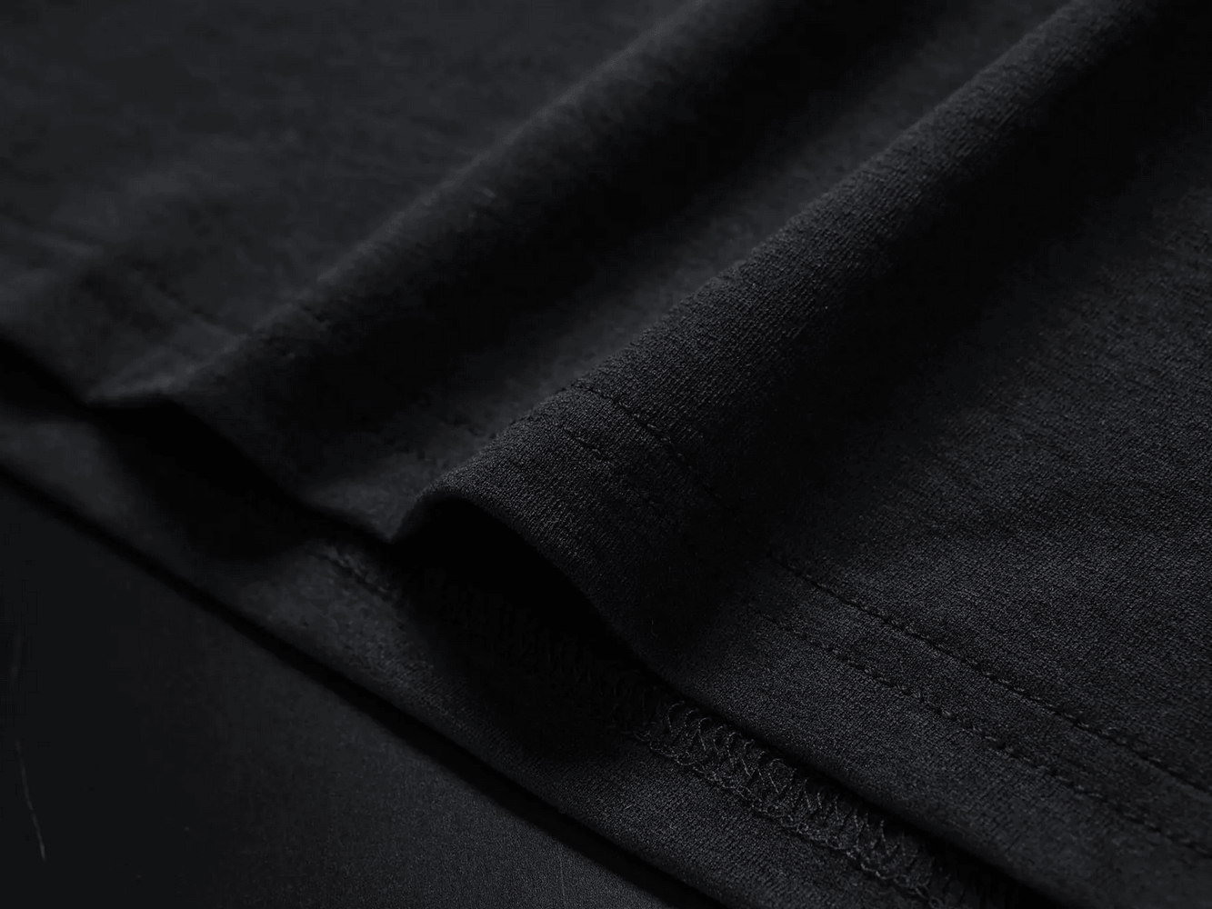 Close-up of the fabric detail of the Men's Quarter Zip Running Top with Reflective Trim - SF4589.