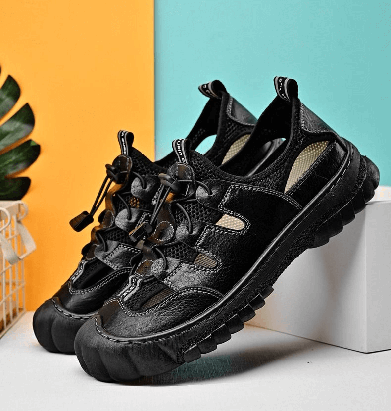 Black mesh breathable men's sandals with flexible sole and rubber outsole, featuring a stylish design. Perfect for comfort and grip.