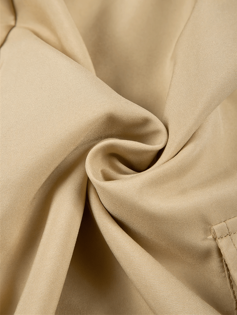 Close-up of multi-pocket outdoor utility shorts for hiking - SF4551, showcasing the fabric texture and durability.