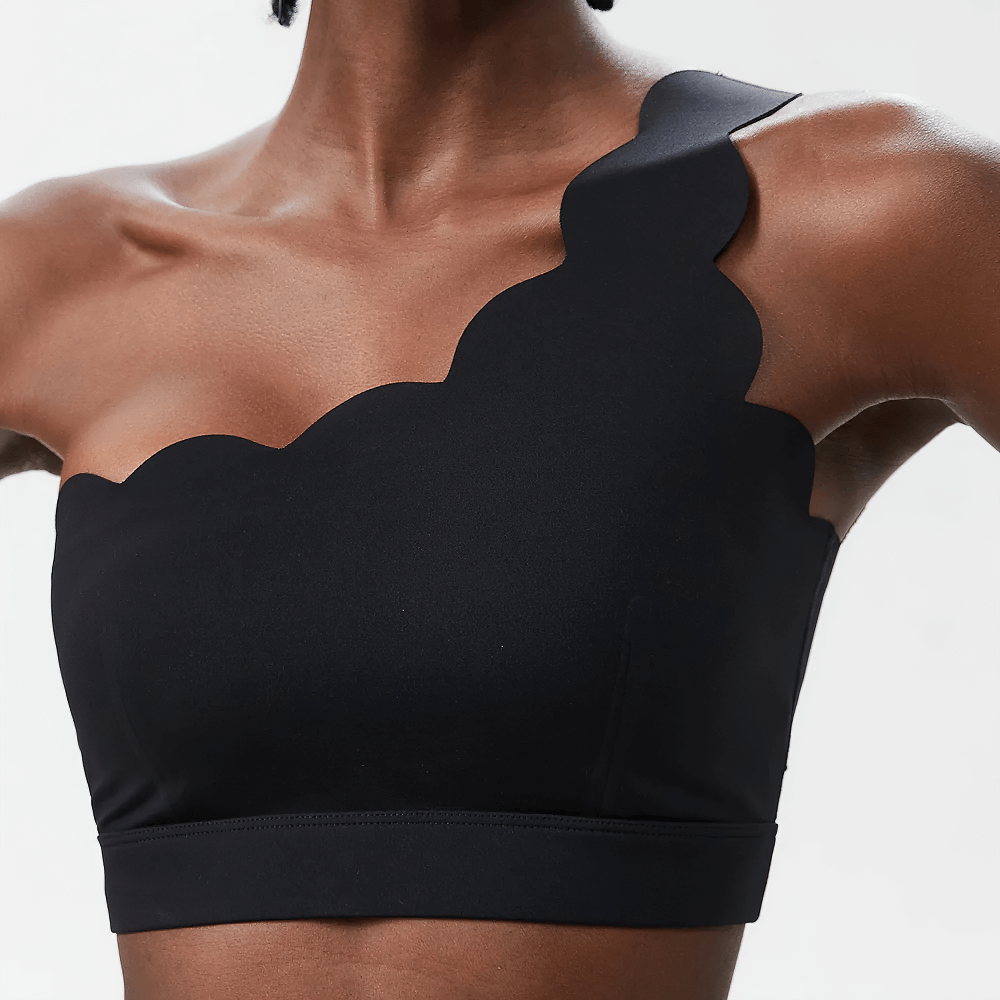 One-Shoulder Scallop Seamless Yoga Sports Bra - SF4012 with scalloped edge and asymmetrical strap in black.