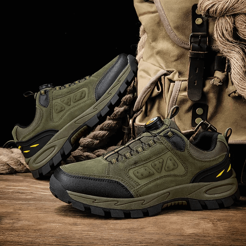 Outdoor breathable men's trekking shoes SF1635 with non-slip rubber sole for hiking, in green and black, next to a backpack.