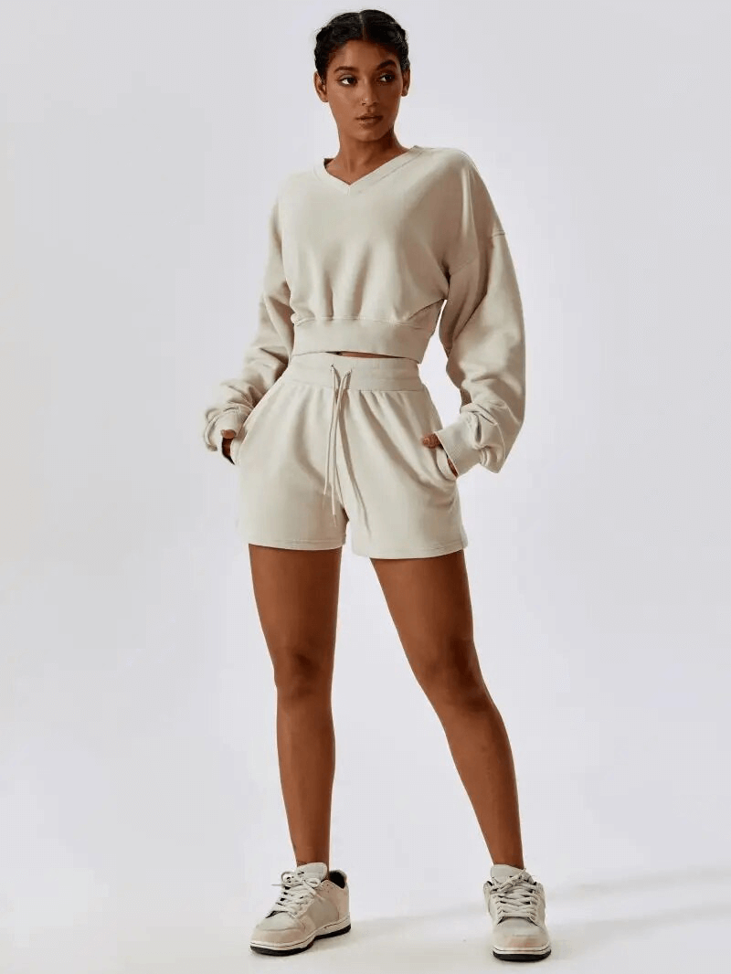 Woman wearing Outfit Fitness Cotton Loose Sweatshirt and Shorts, perfect for yoga with full sleeves and thermal design shorts.