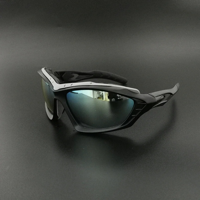 Stylish and durable polarized sports sunglasses SF2220 with UV protection, ideal for cycling and outdoor activities.