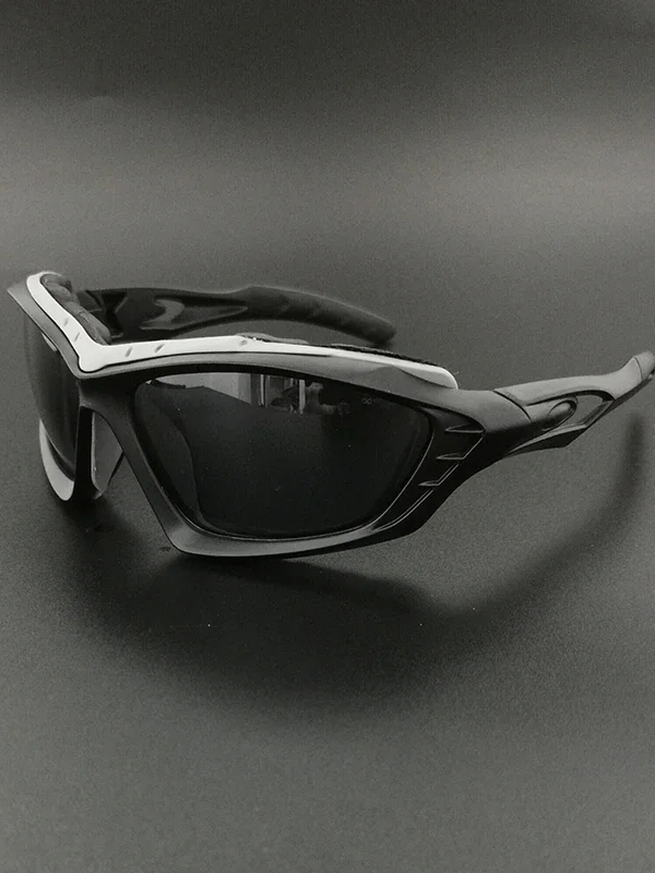 Polarized sports sunglasses SF2220 with durable frame, UV protection, ideal for cycling and outdoor activities.
