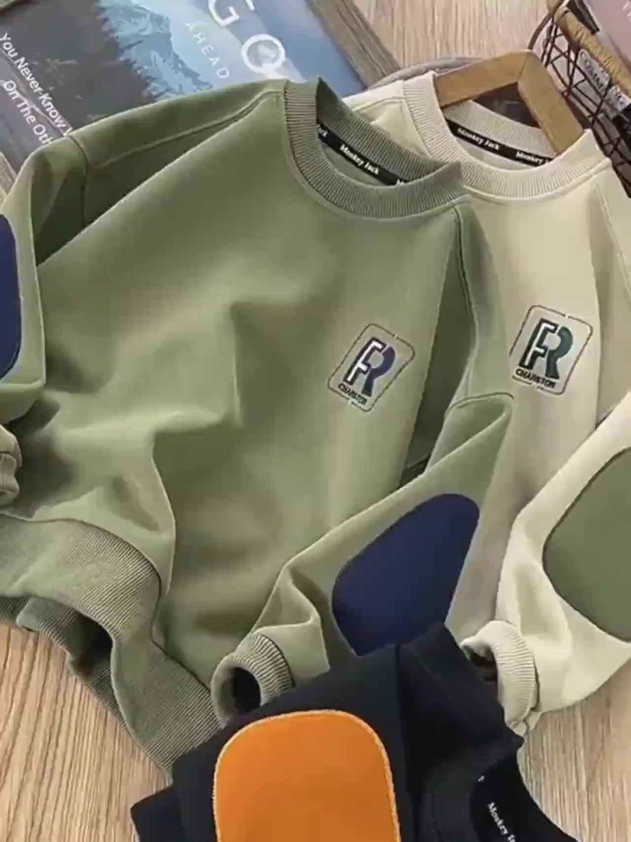 Loose cotton pullover with contrast elbow patches in green, cream, and black, perfect for casual, stylish everyday wear. SF3104