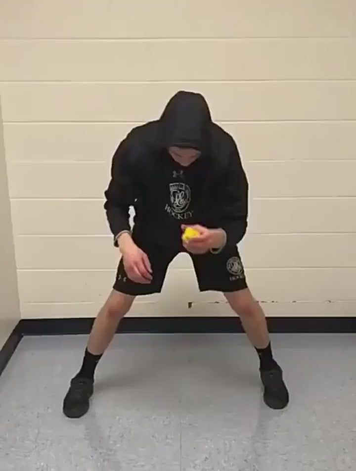 Train with a hexagonal reaction ball for a fun reflex workout, ideal for hand-eye coordination and agility exercises.