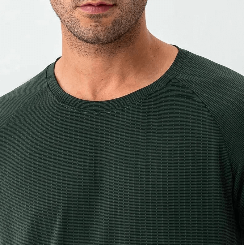 Man wearing Quick-drying Mesh Sports T-Shirt with O-neck, made of polyester for training. Product code: SF1725.