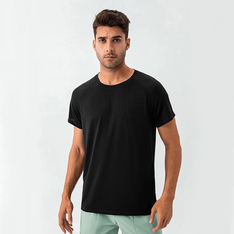 Quick-drying black mesh sports men's t-shirt, model SF1725, with O-neck for optimal training performance.