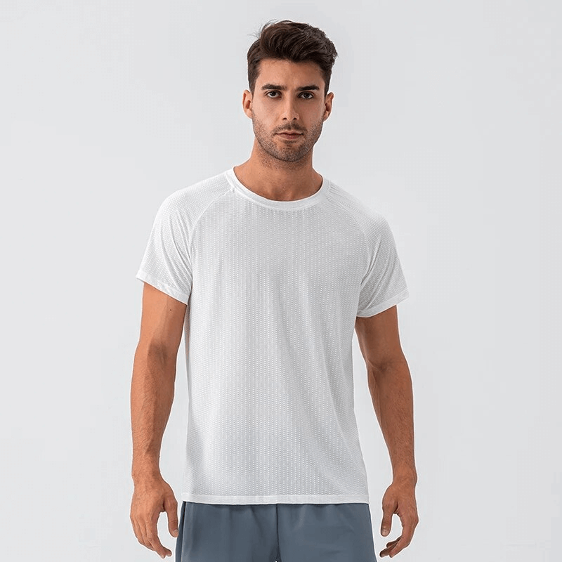 Man wearing a white quick-drying mesh sports T-shirt for training, SF1725, perfect for male athletes seeking comfort and performance.