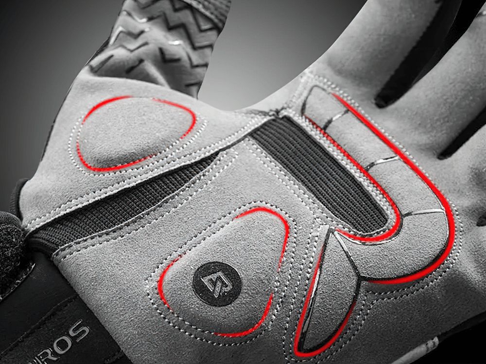Reflective winter cycling gloves with touchscreen compatibility, SBR pad, and non-slip grip for warmth and control. SF2630