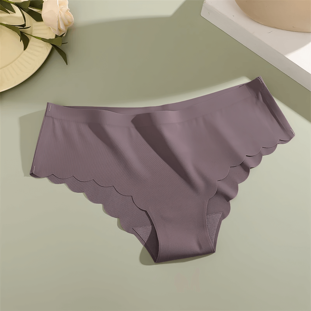 Seamless Scalloped Edge Panties for Women SF2513 in breathable fabric with soft lining, featuring elegant design for flattering silhouette.