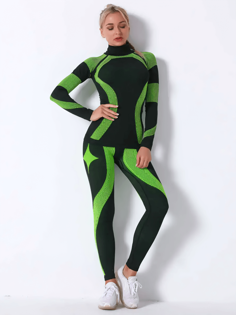 Woman wearing a green and black seamless thermal activewear set, perfect for yoga or outdoor training. Vibrant color design SF2469.