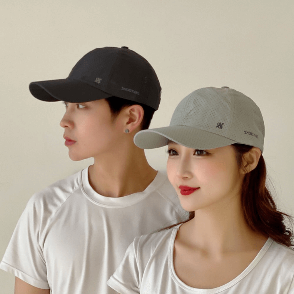 Unisex breathable mesh baseball caps in solid colors, perfect for outdoor sports. Adjustable strap offers sun protection and comfort.