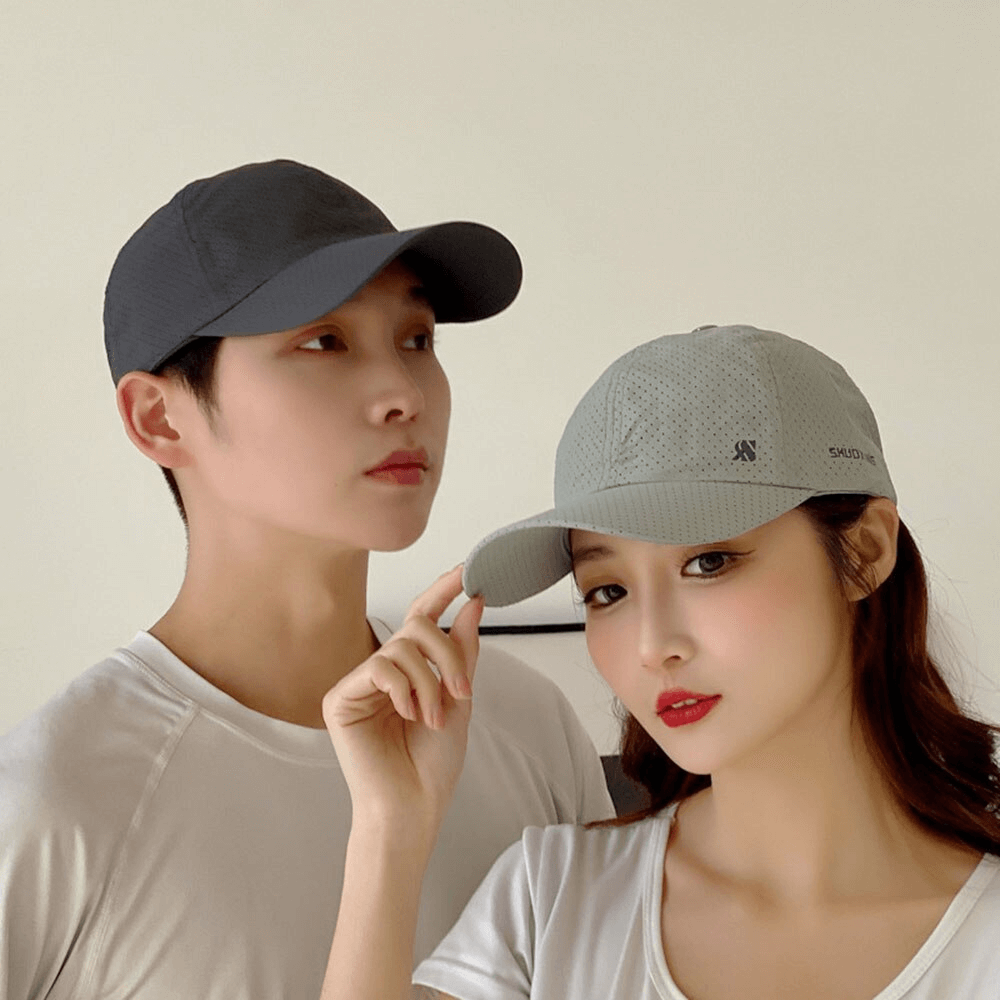 Unisex breathable mesh baseball caps, perfect for outdoor sports. Stylish and comfortable, providing sun protection. Model SF1371.