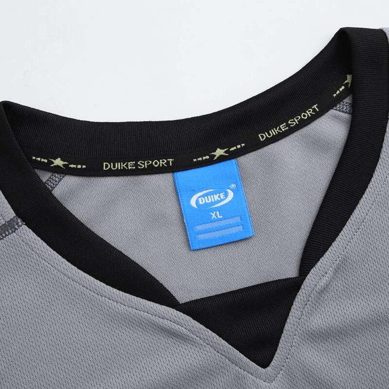 Close-up of a gray quick-drying men's t-shirt with a black collar, featuring DUKE branding and size label XL.