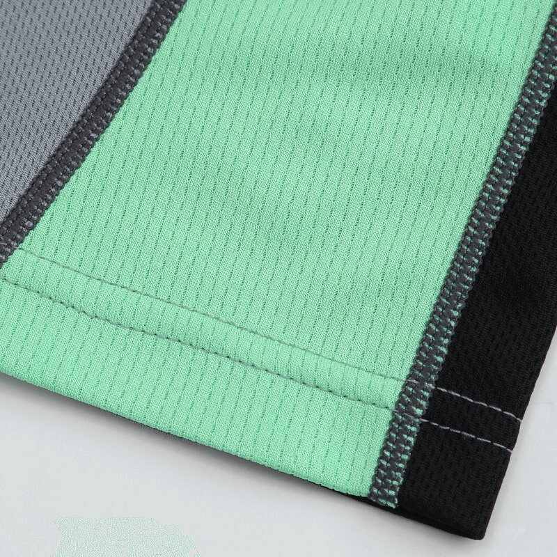 Close-up of stylish SF1503 men's t-shirt with quick-drying fabric and reinforced stitching, perfect for outdoor activities.