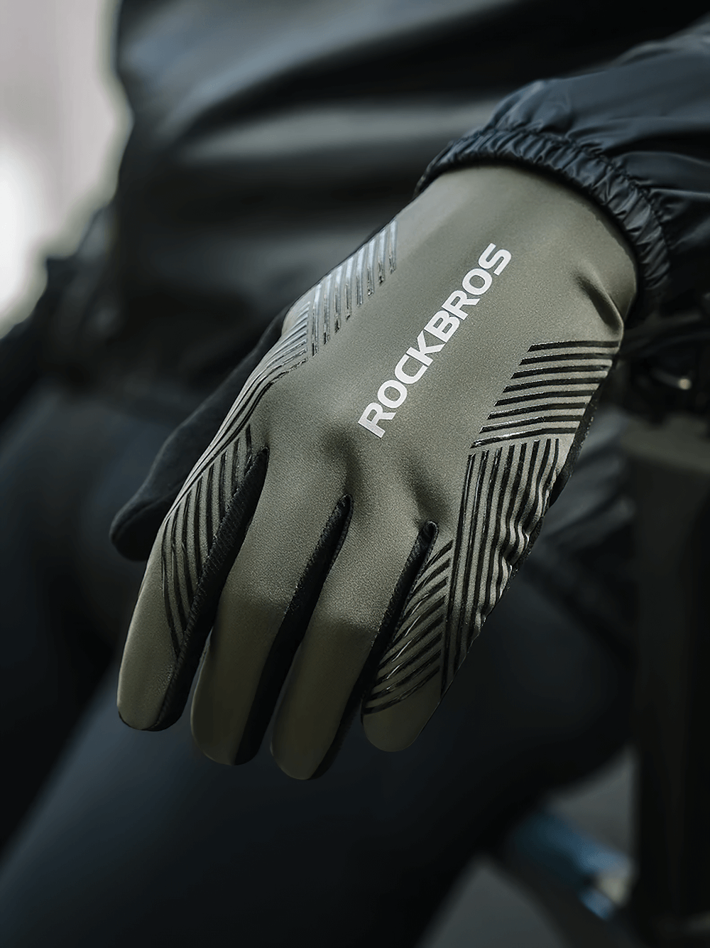 Stylish non-slip full finger cycling gloves SF2617 with touchscreen capability, perfect for MTB and road biking adventures.