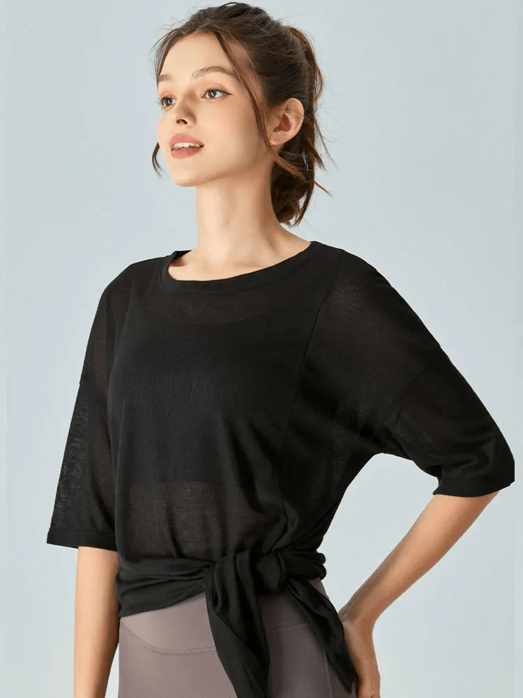 Model wearing black stylish women's loose-fit short-sleeve t-shirt, lightweight and breathable, ideal for versatile casual outfits, SF2113.