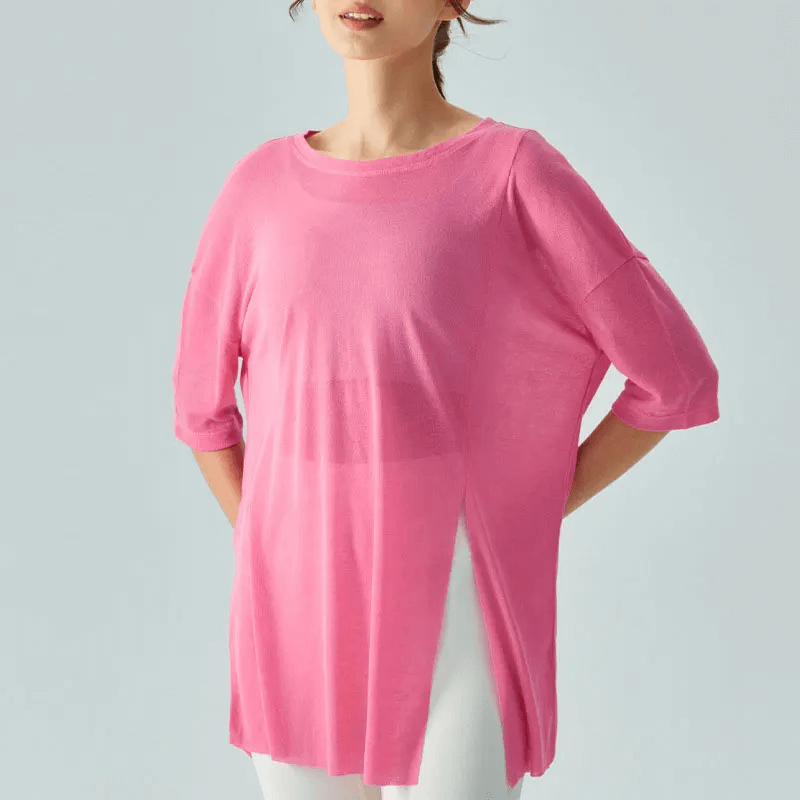 Stylish pink women's loose-fit t-shirt, breathable with short sleeves and relaxed fit, perfect for casual outings and layering.