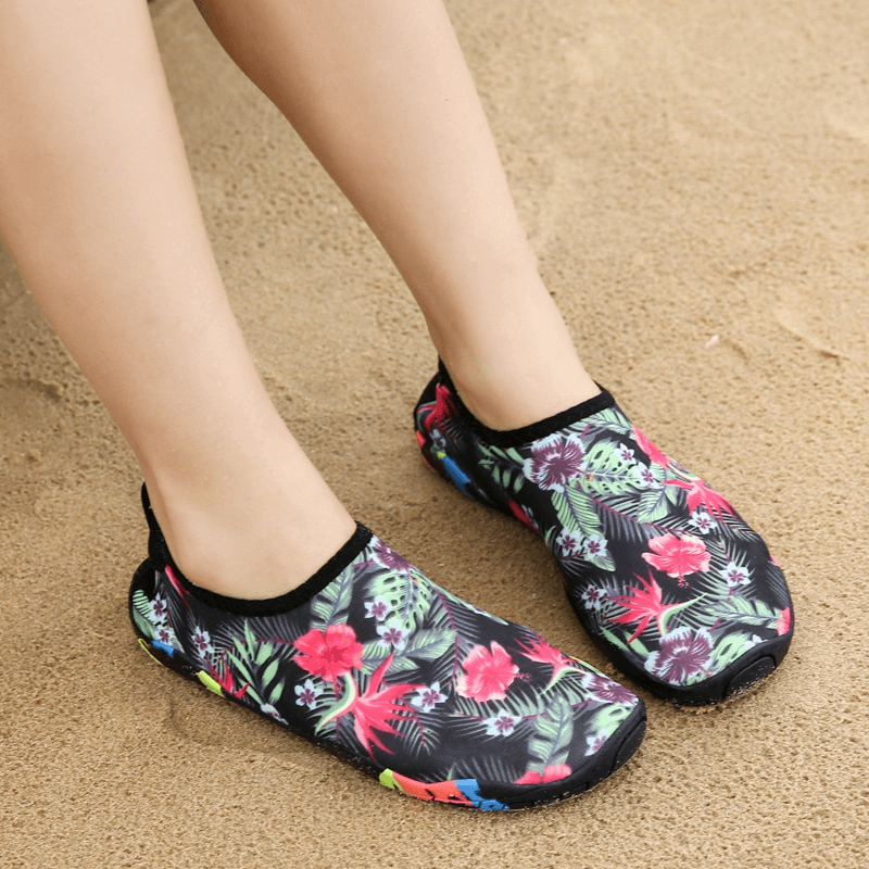 Stylish non-slip unisex beach shoes with floral prints, perfect for quick-dry comfort and safety on sandy adventures.