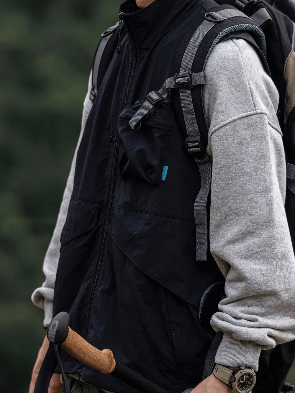 Man wearing tactical utility vest SF2276 with multi-pocket design for outdoor adventures, hiking, or streetwear styling.