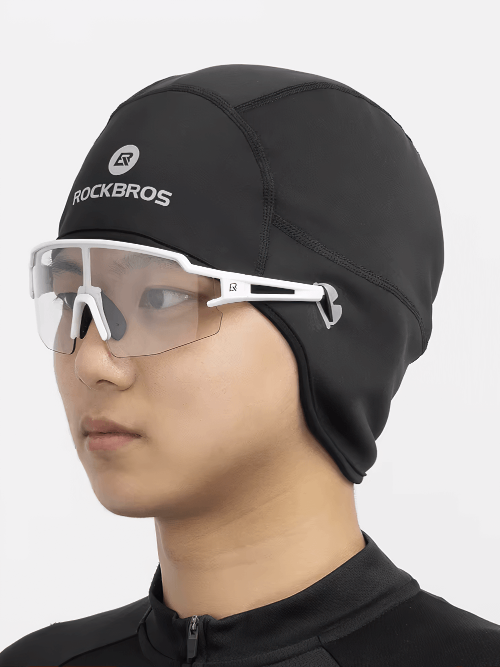 Person wearing thermal fleece windproof cycling beanie hat and glasses, ideal for winter sports and outdoor activities.