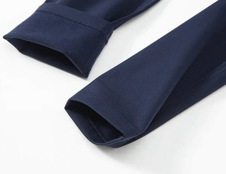 Navy blue sporty men's leggings, close-up of cuff design for comfort and flexibility, perfect for running and sports.