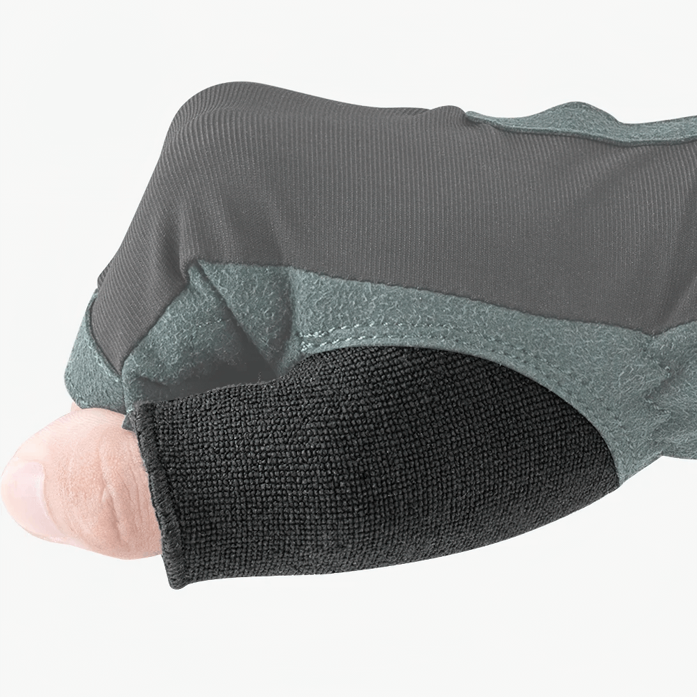 Close-up of SF2627 green half-finger cycling glove, showcasing breathable and sweat-wicking material for enhanced grip and performance.