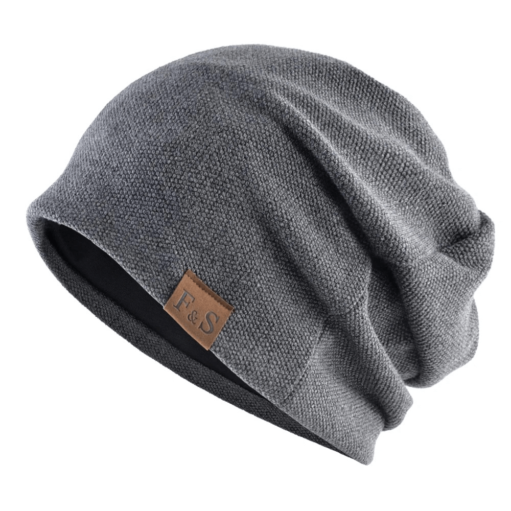 Gray unisex knit beanie with leather tag, perfect for casual wear. SF2415 skull cap ideal for spring days. Stylish and lightweight.