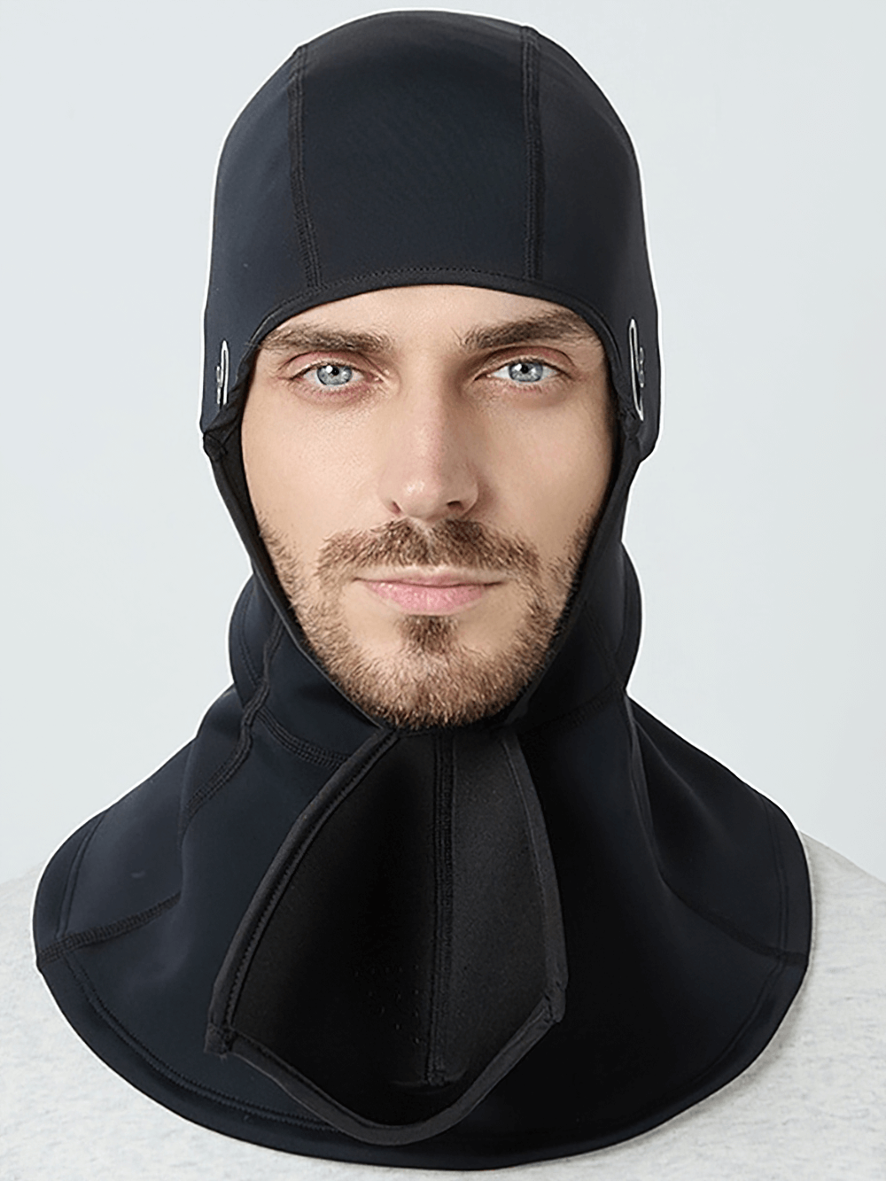 Unisex windproof cold protection ski mask SF2501 shown on a model, ideal for outdoor activities like cycling and motorcycling.