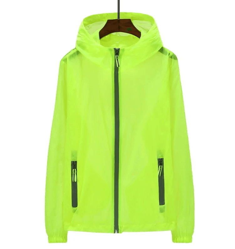 Bright green lightweight hiking jacket with hood, windproof and breathable, ideal for trekking and adventure. Model SF2022.