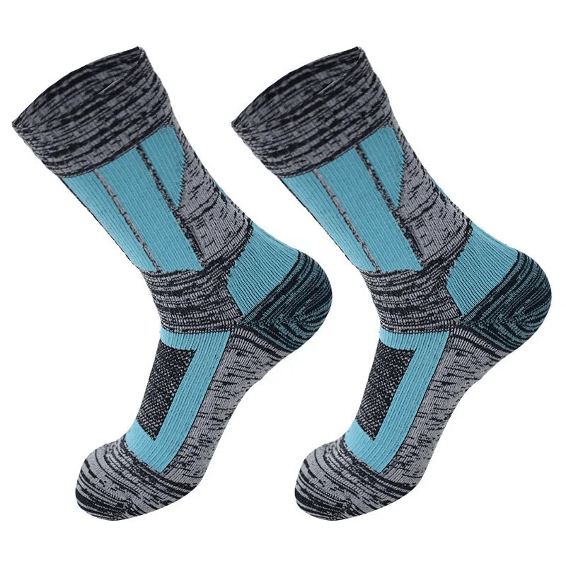 Warm waterproof high socks in blue and gray for men and women, ideal for hiking and camping.