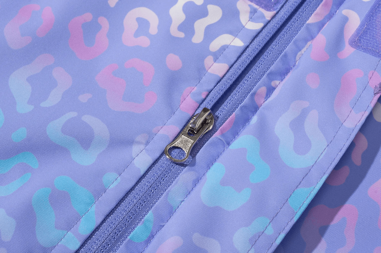 Waterproof Hooded Jacket with Pastel Leopard Print - SF3570 zipper detail