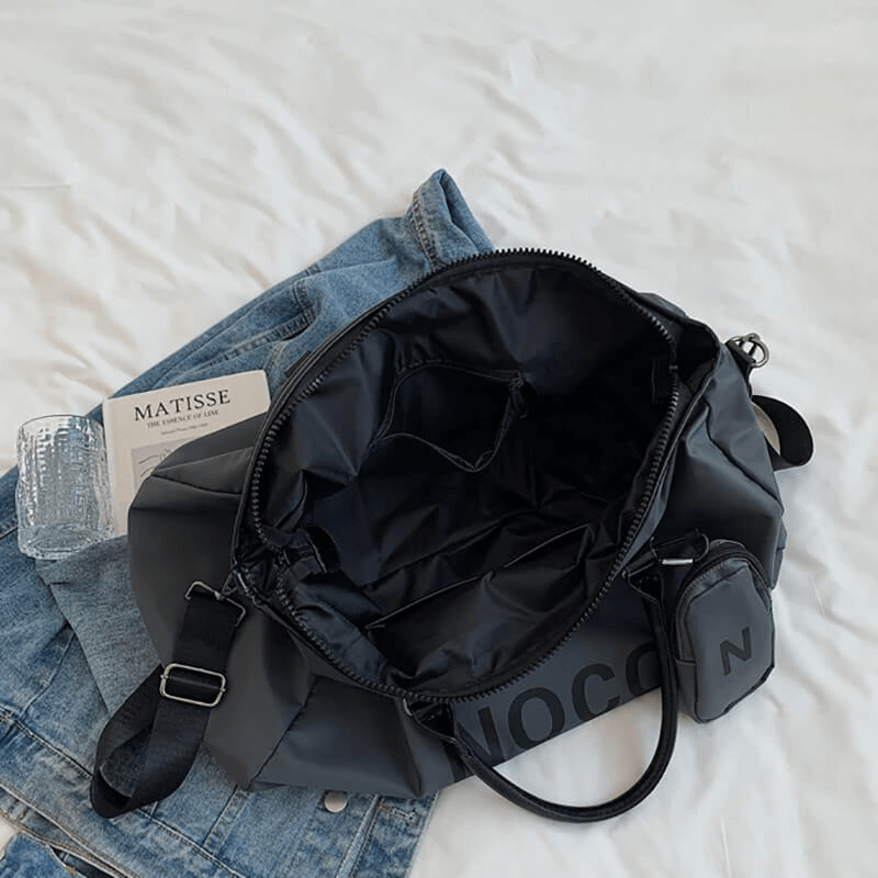 Stylish waterproof large shoulder bag for fitness and travel needs, made of durable nylon, unisex design for active lifestyles.