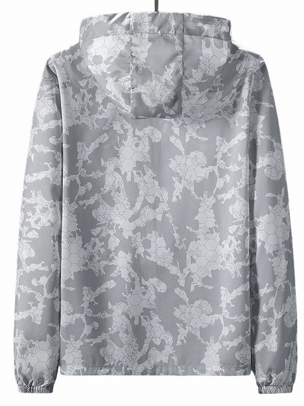 Back view of waterproof lightweight men's windbreaker SF1483 with zipper, featuring camo design, perfect for outdoor hikes and durability.