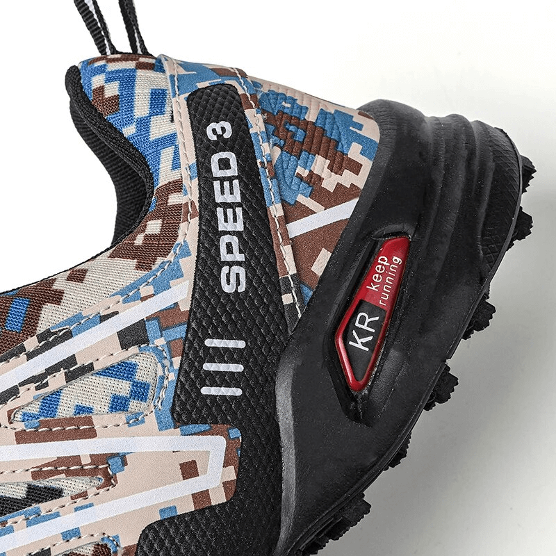 Camouflage design of men's waterproof non-slip hiking shoes with treaded sole, model SF1633.