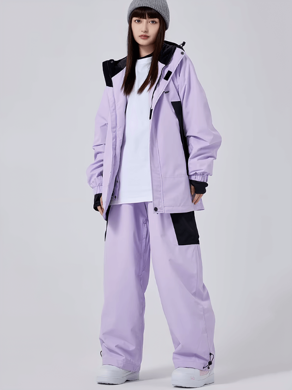 Model wearing waterproof snowboarding jacket and pants set in light purple, featuring a thermal windproof design for winter adventures.