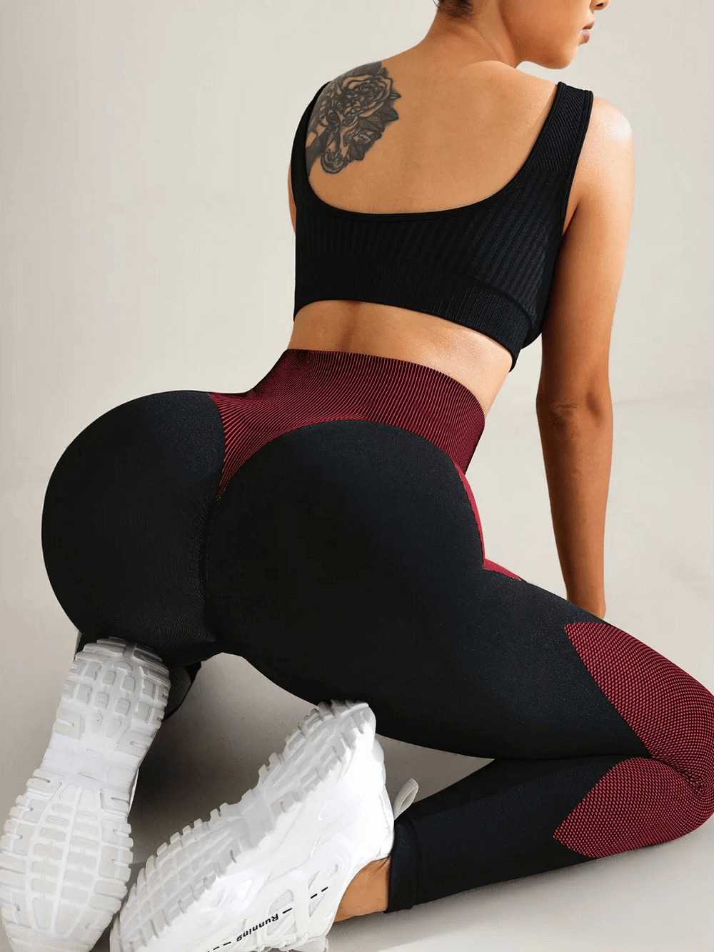Model wearing Women's Leggings with Scrunch Butt Lifting - SF4038 in workout pose