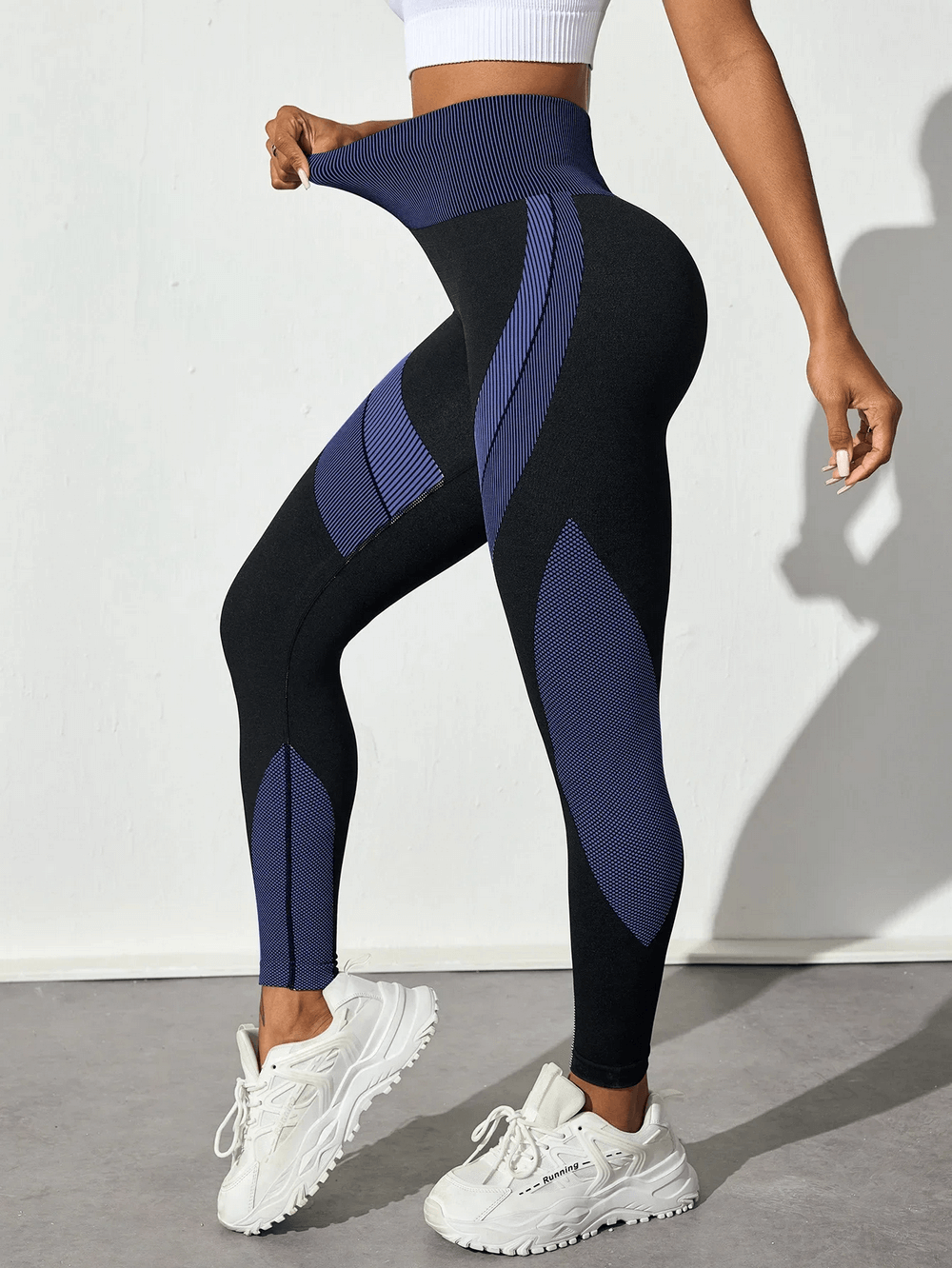 Women's Leggings with Scrunch Butt Lifting - SF4038 in black and blue design, showcased on model's fit physique, enhancing curves.