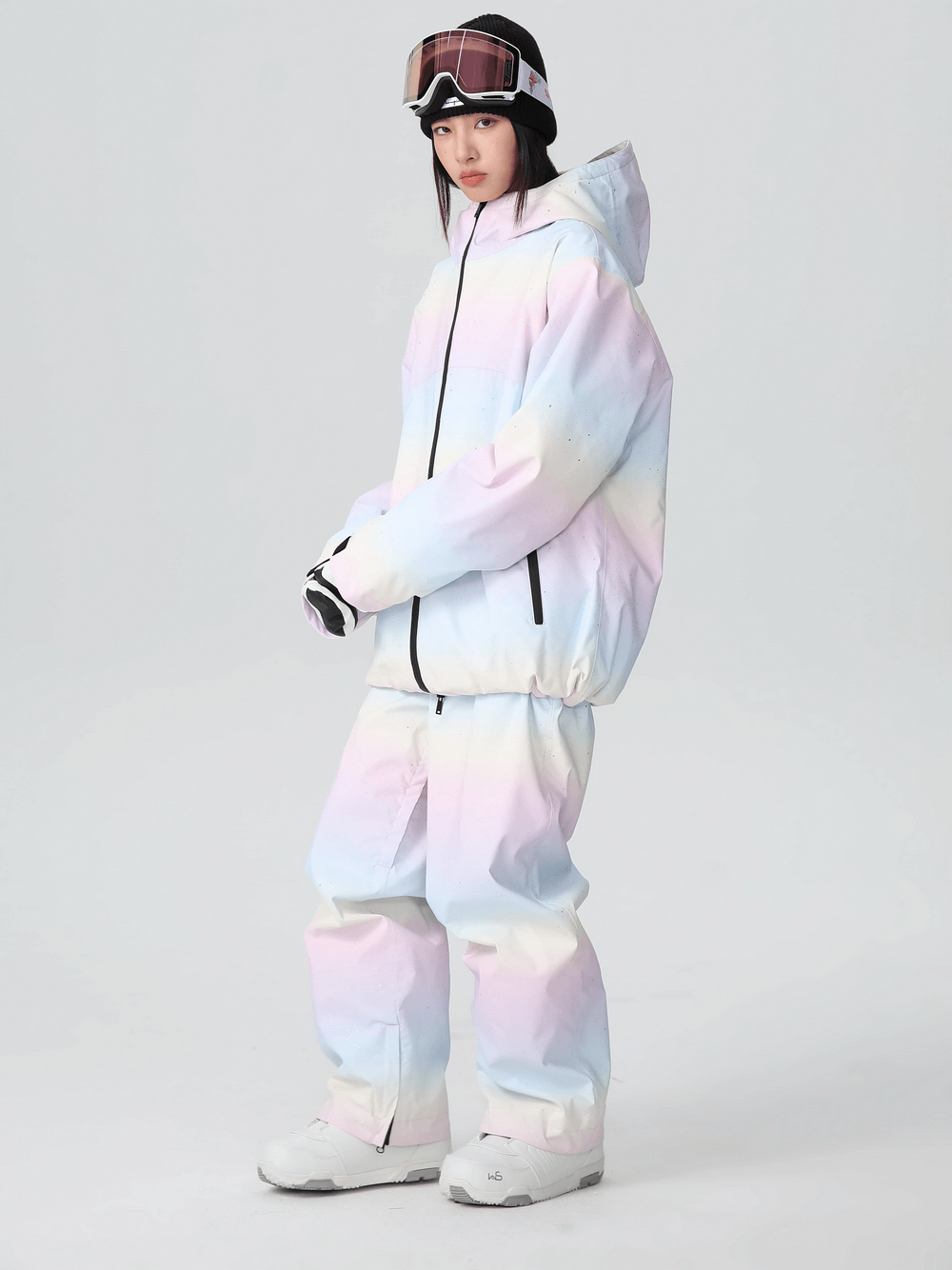 Trendy woman's pastel snowboard outfit SF2470, featuring a sleek waterproof and breathable jacket with matching pants for stylish skiing.