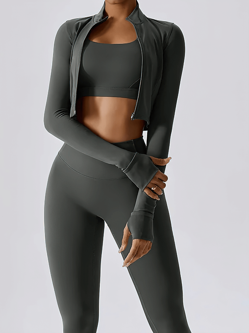 Women's quick-drying yoga shirt with zipper, featuring long sleeves for comfort and style. Ideal for workouts and high-intensity activities.