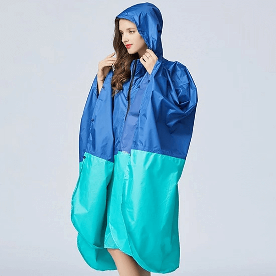 Women's raincoat-poncho with zipper and hood in blue, perfect for rainy days, waterproof and windproof polyester. Product SF1982.
