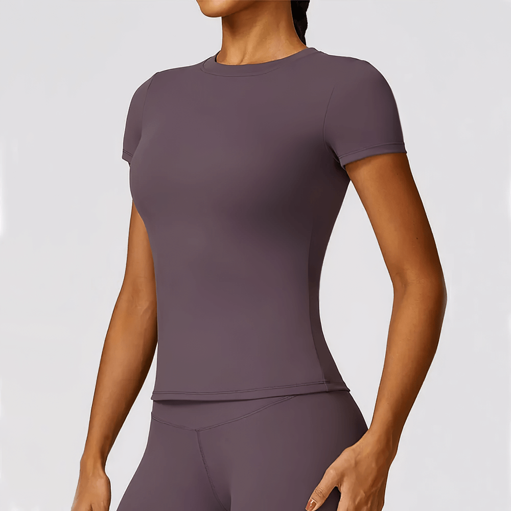 Woman wearing a seamless short-sleeve yoga t-shirt, perfect for fitness and running, showcasing its breathable, quick-dry fabric.