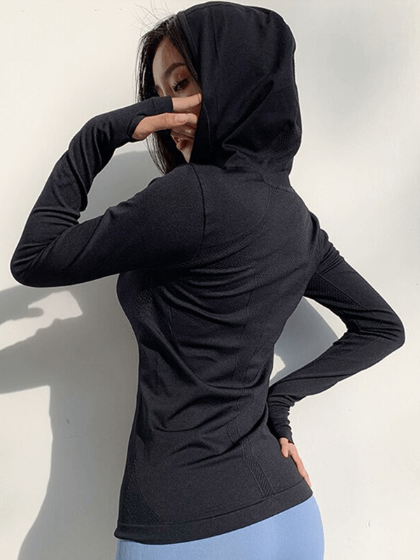 Women's black sports zipper hoodie with thumb hole, perfect for yoga and fitness, highlighting breathable, quick-dry fabric.