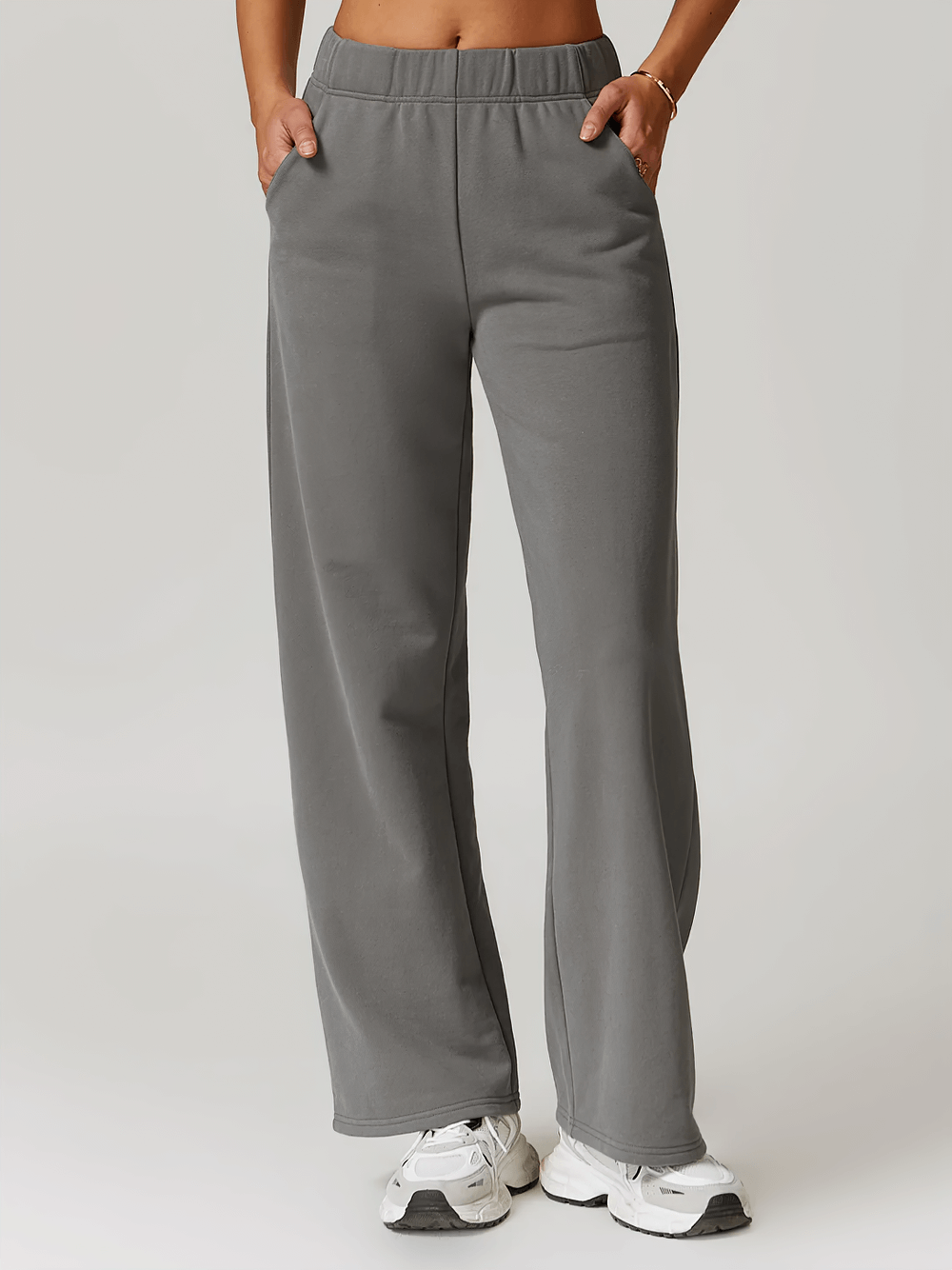 Gray high-waist straight-leg sweatpants for women, featuring a sporty design with pockets, perfect for winter casual wear and exercise.