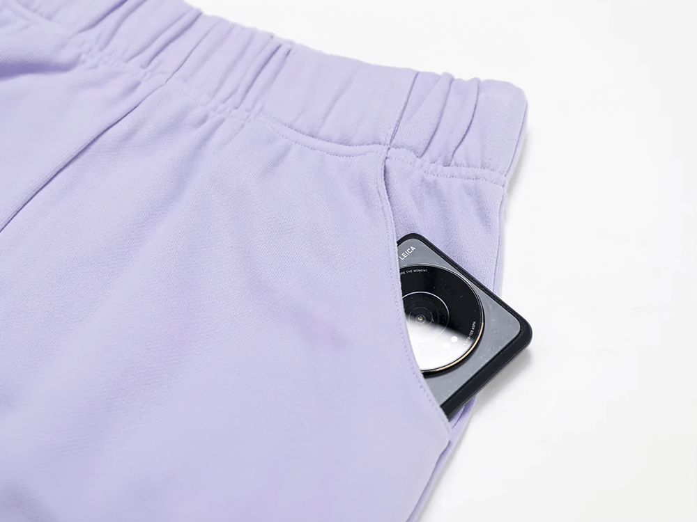 High-waist purple women's sweatpants with pockets, showcasing practicality and style, perfect for casual winter wear.