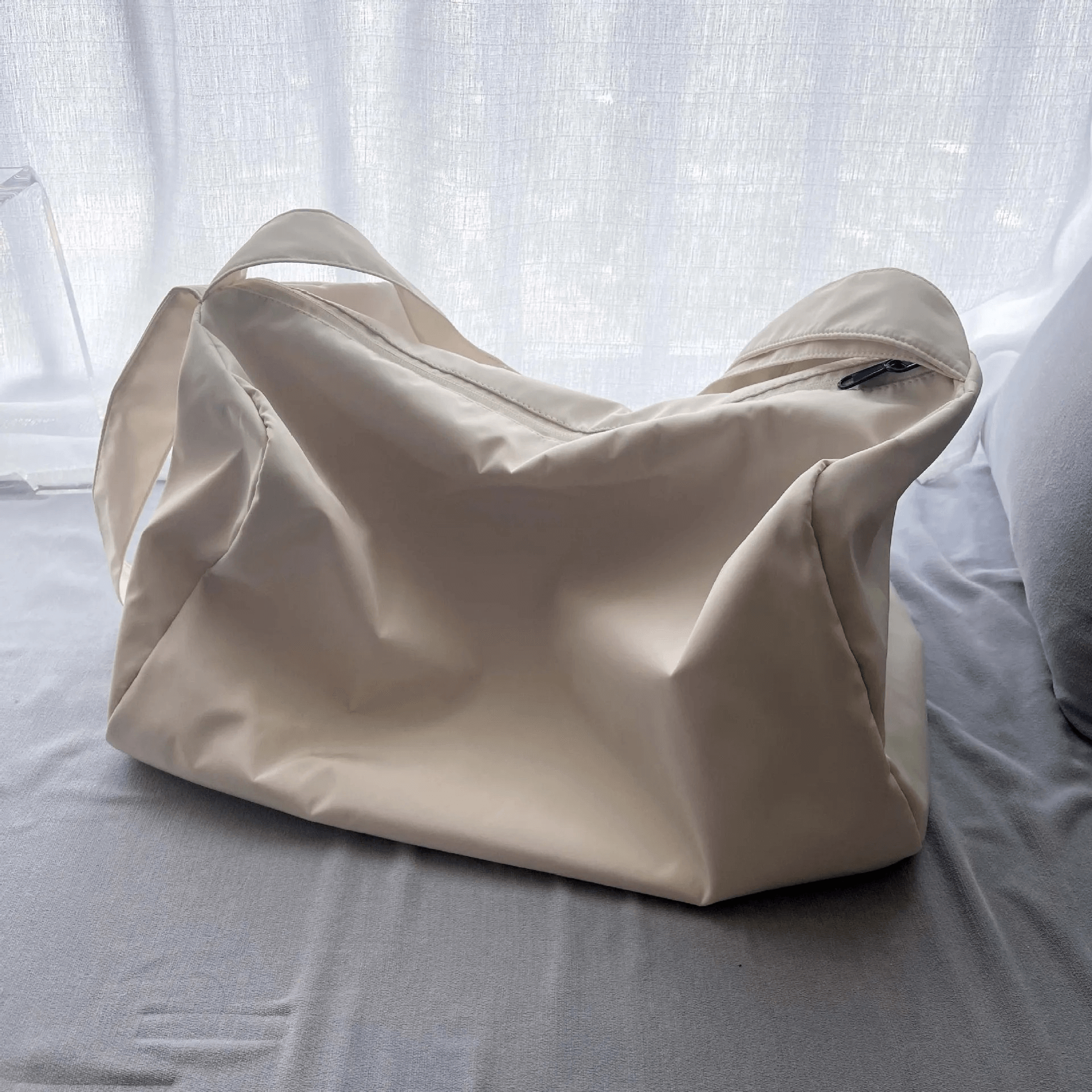 Women's waterproof fitness tote bag with large capacity and zipper closure, perfect for storing gym essentials.