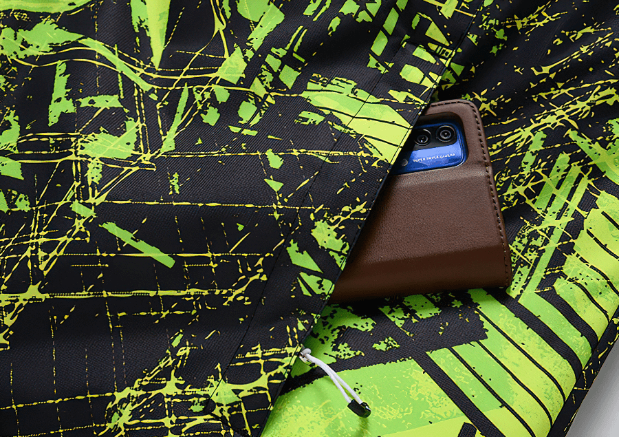 Colorful Minus 30 Men's Jacket with waterproof pocket detail, perfect for snowboarding. Stylish and practical design SF0605.